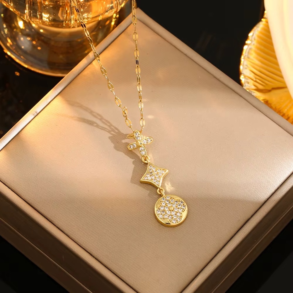 18KT Gold Flour Leaf Clover Lariat Cubic Zircon Necklace